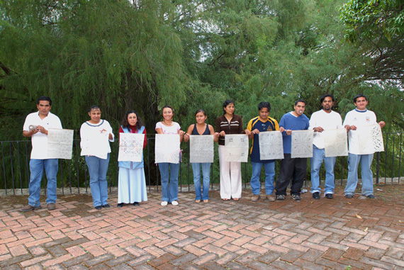 artisans of El Taller Arte Papel Oaxaca